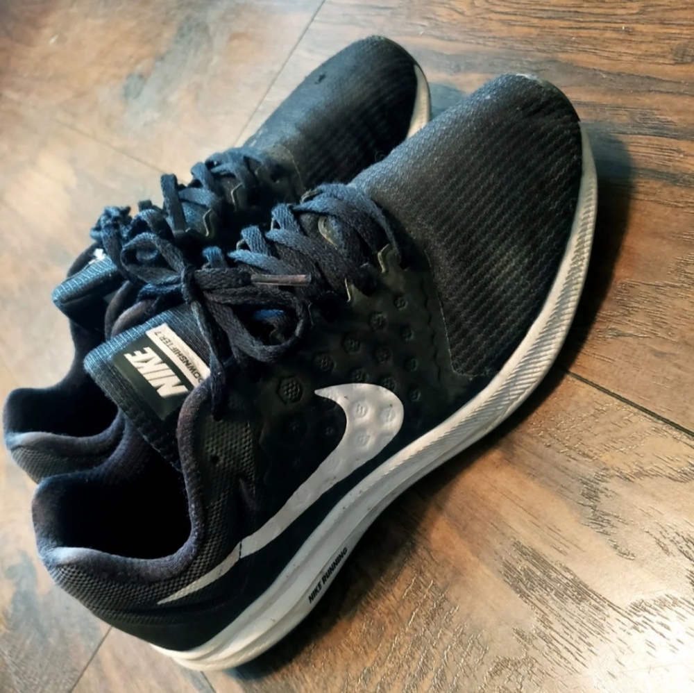 🤍 Nike Downshifters